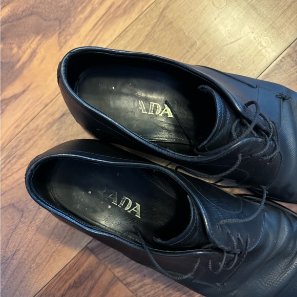 Prada CALZATURE UOMO shoes - size 8.  Black saffiano leather.  Used. - Picture 4 of 5